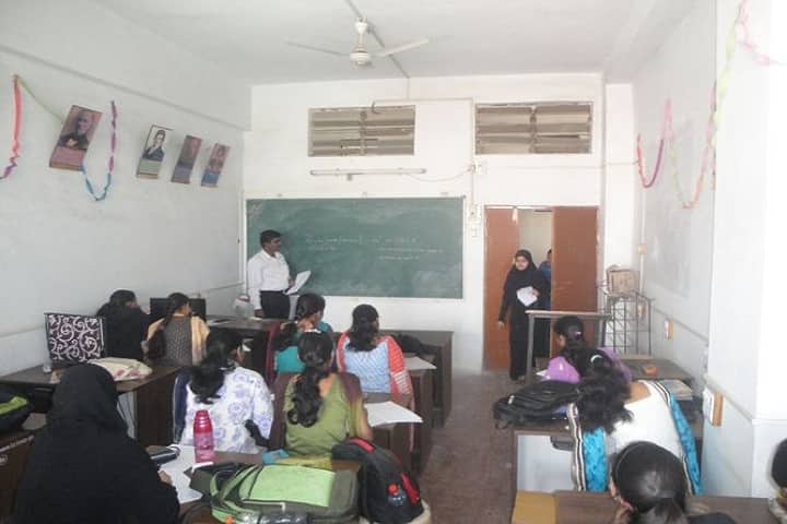 Lal Bahadur Shastri College of Arts Science and Commerce campus in Satara, Maharashtra, India — photo 4