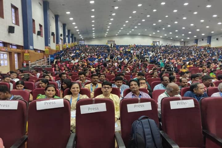 Smt B K Shah Medical Institute and Research Center campus in Vadodara, Gujarat, India — photo 3