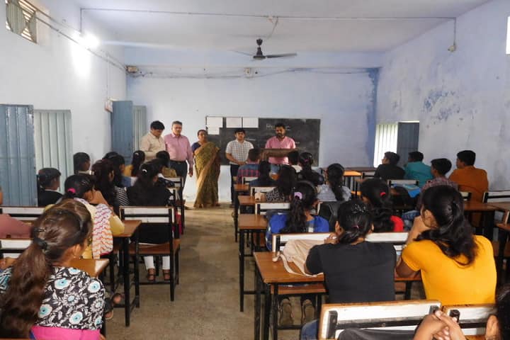 Vishnu Rajoriya Arts and Commerce College campus in Khirkiya, Madhya Pradesh, India — photo 2
