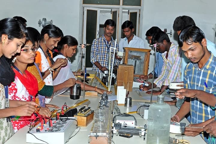 Sri Vagdevi Degree College campus in Nizamabad, Telangana, India — photo 2