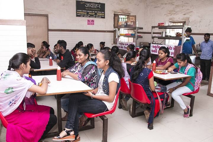 SB Garda Arts College and PK Patel Commerce College campus in Navsari, Gujarat, India — photo 3
