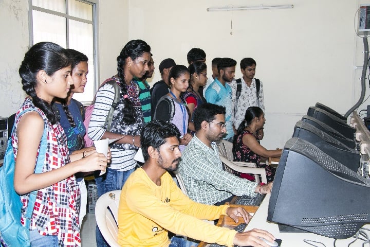 SB Garda Arts College and PK Patel Commerce College campus in Navsari, Gujarat, India — photo 6