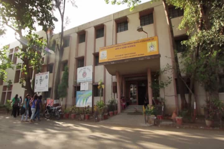 Sheth PT Mahila College of Arts and Home Science campus in Surat, Gujarat, India — photo 2