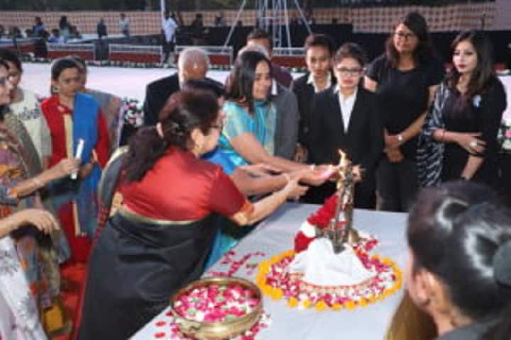 Sheth PT Mahila College of Arts and Home Science campus in Surat, Gujarat, India — photo 5