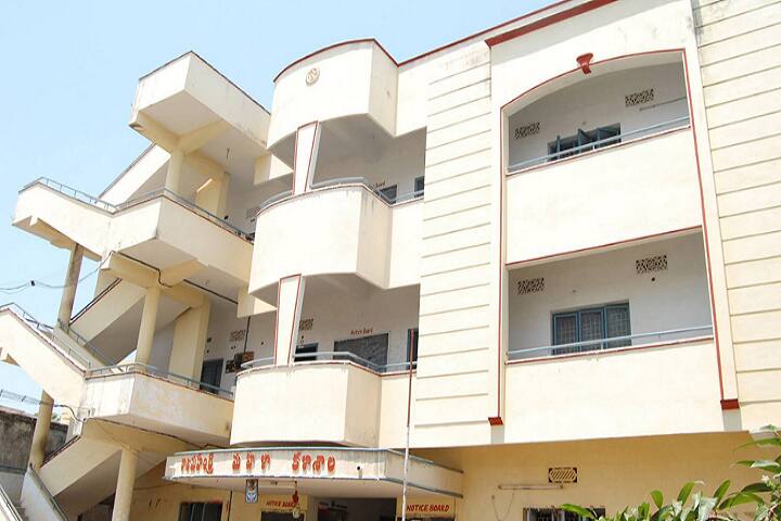 Rajamahendri College for Women campus in Rajamahendravaram, Andhra Pradesh, India — photo 1