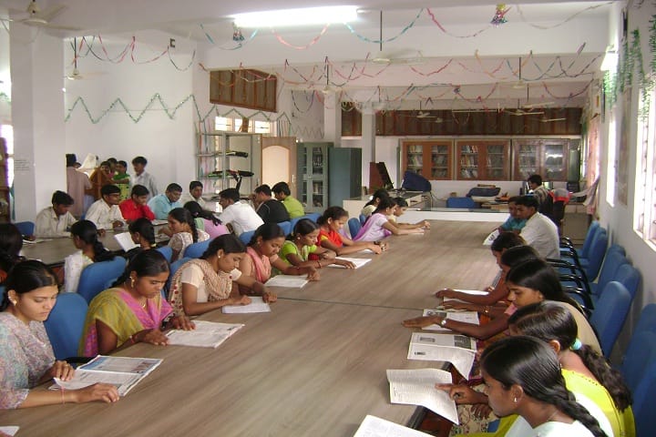 Shri KR Desai Arts and Commerce College campus in Jhalod, Gujarat, India — photo 5