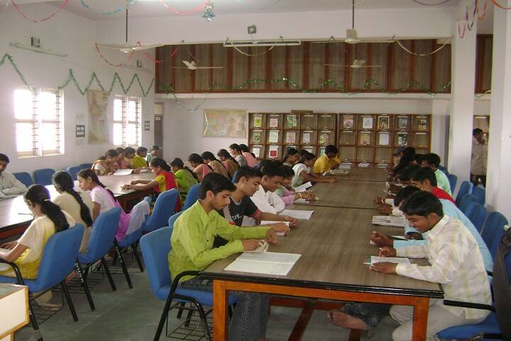 Shri KR Desai Arts and Commerce College campus in Jhalod, Gujarat, India — photo 6
