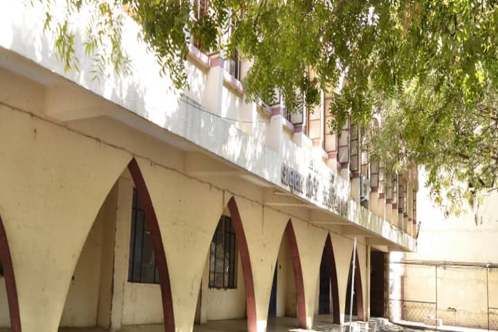 Smt JJ Kundalia Arts Commerce and BBA College campus in Rajkot, Gujarat, India — photo 1
