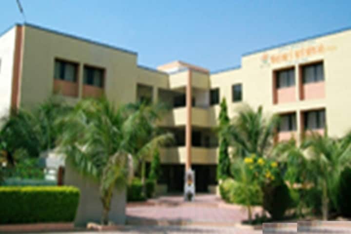 Smt RD Gardi College campus in Rajkot, Gujarat, India — photo 1
