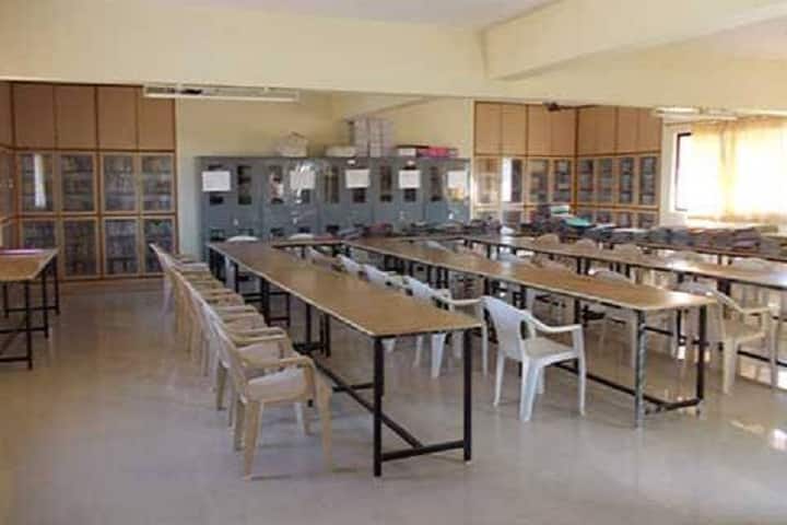 Smt RD Gardi College campus in Rajkot, Gujarat, India — photo 4