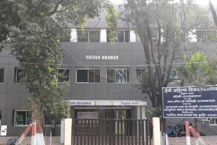 School of Physics, Devi Ahilya Vishwavidyalaya, Indore campus in Indore, Madhya Pradesh, India