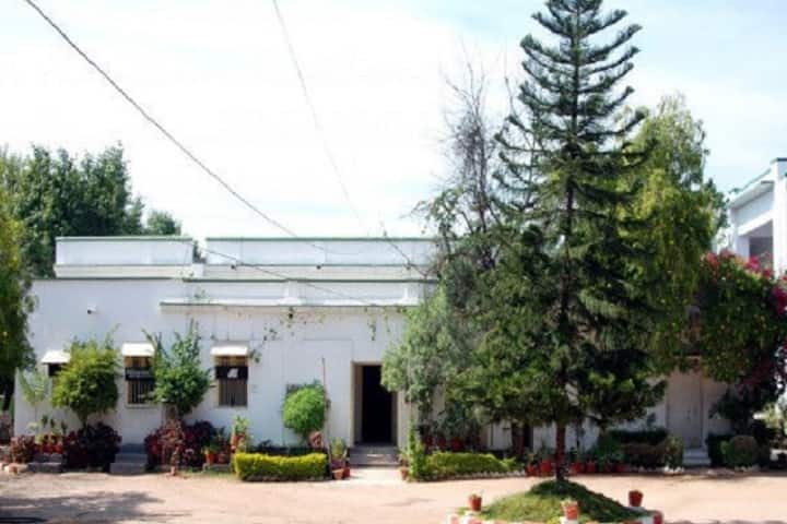 Dewan Bahadur Padma Rao Mudaliar Degree College for Women campus in Hyderabad, Telangana, India — photo 1