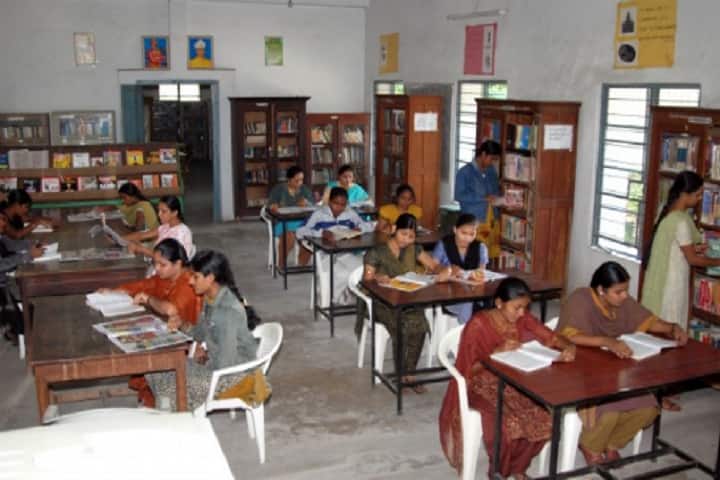 Dewan Bahadur Padma Rao Mudaliar Degree College for Women campus in Hyderabad, Telangana, India — photo 5
