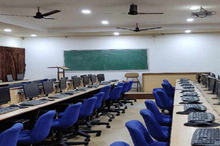 Shri VZ Patel Commerce College campus in Anand, Gujarat, India — photo 4
