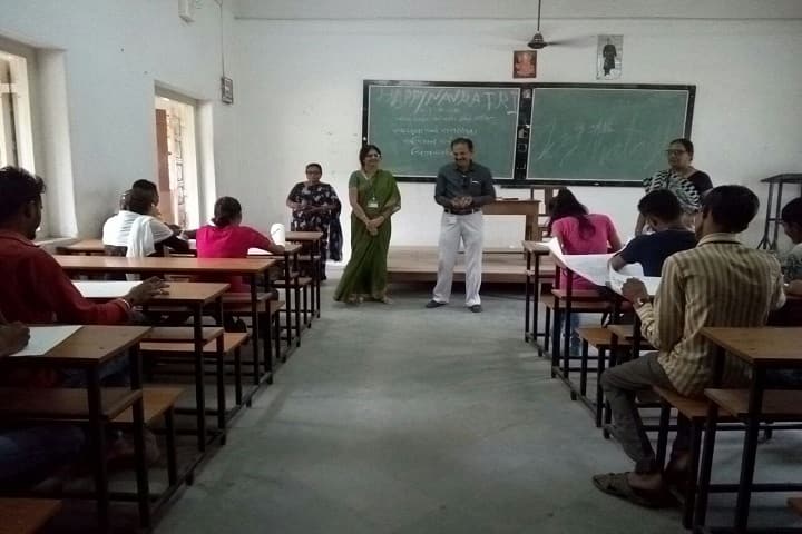 LR Valia Arts and PR Mehta Commerce College campus in Bhavnagar, Gujarat, India — photo 2