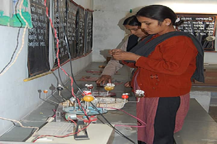 Lokseva Mahavidyalaya campus in Bhavnagar, Gujarat, India — photo 2