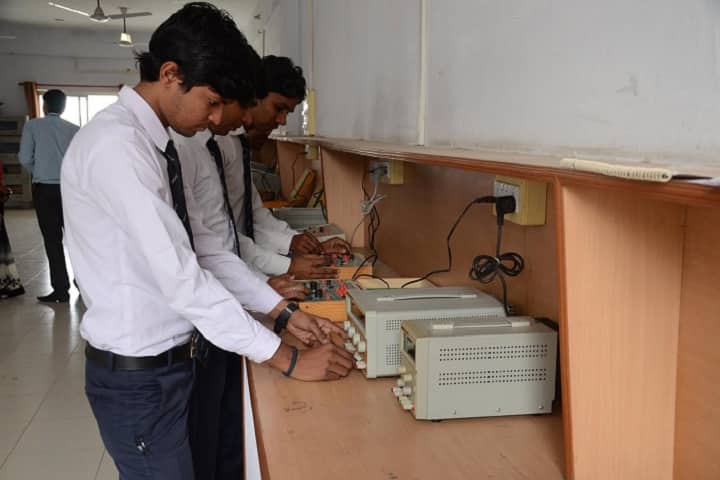 Saraswati Higher Education and Technical College of Engineering campus in Varanasi, Uttar Pradesh, India — photo 2
