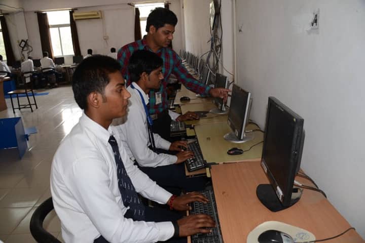 Saraswati Higher Education and Technical College of Engineering campus in Varanasi, Uttar Pradesh, India — photo 3