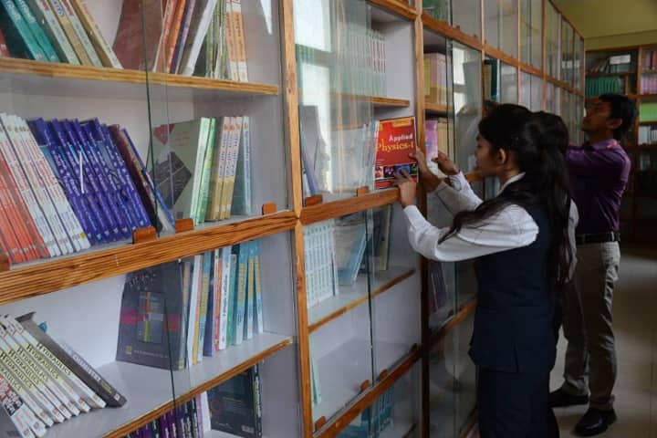 Saraswati Higher Education and Technical College of Engineering campus in Varanasi, Uttar Pradesh, India — photo 4