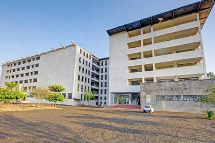 Grow More Institute of Science campus in Himmatnagar, Gujarat, India — photo 1