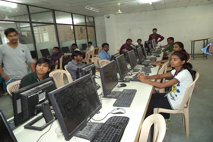 Grow More Institute of M Sc CA and IT campus in Himmatnagar, Gujarat, India — photo 6