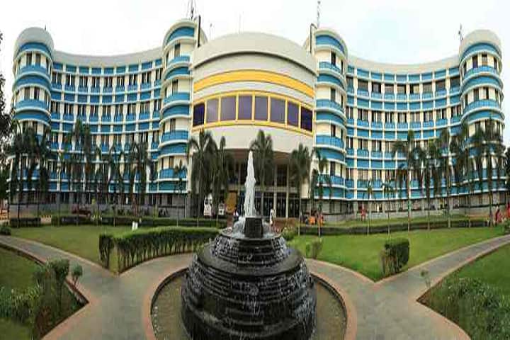 Saveetha College of Liberal Arts and Science campus in Chennai, Tamil Nadu, India — photo 1