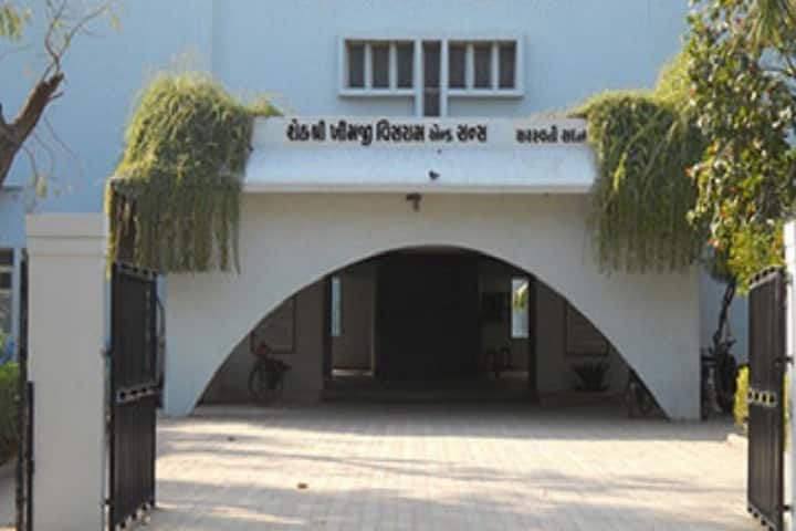 Pramukh Swami Science and HD Patel Arts College, Kadi campus in Kadi, Gujarat, India