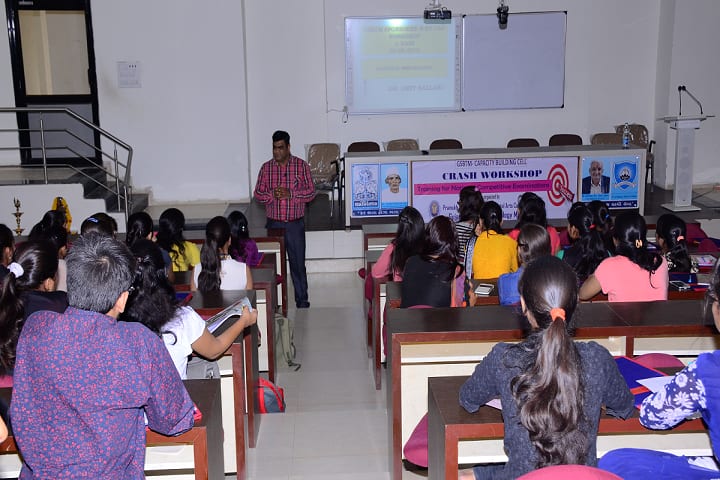 Pramukh Swami Science and HD Patel Arts College campus in Kadi, Gujarat, India — photo 4