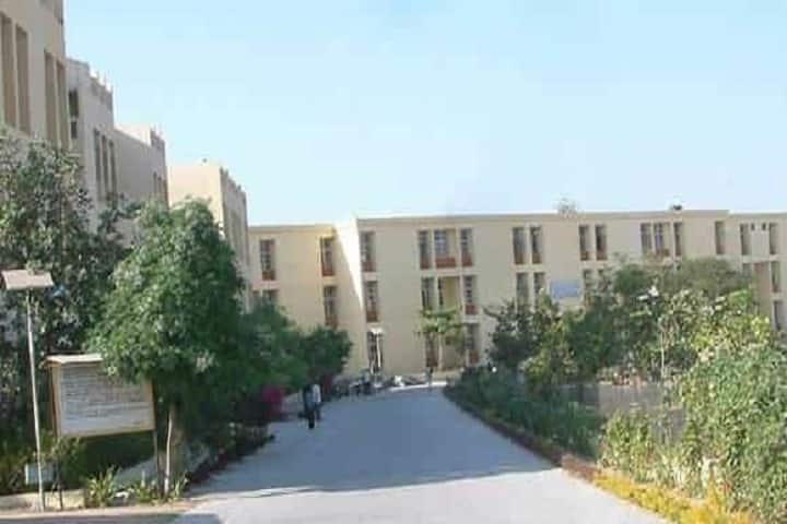Municipal Arts and Urban Bank Science College campus in Mehsana, Gujarat, India — photo 1