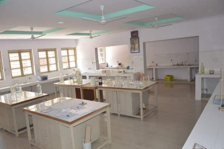 Municipal Arts and Urban Bank Science College campus in Mehsana, Gujarat, India — photo 4
