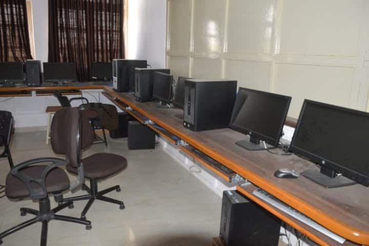Municipal Arts and Urban Bank Science College campus in Mehsana, Gujarat, India — photo 6
