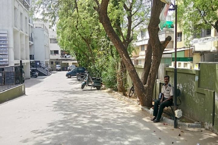 LJ Institute of Business Administration campus in Ahmedabad, Gujarat, India — photo 3