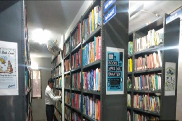 Shri Shivaji College of Arts Commerce and Science campus in Akola, Maharashtra, India — photo 2