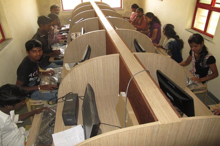 Hutatma Rajguru Shikshan Prasarak Mandal Arts Commerce and Science College campus in Pacharnewadi, Maharashtra, India — photo 2