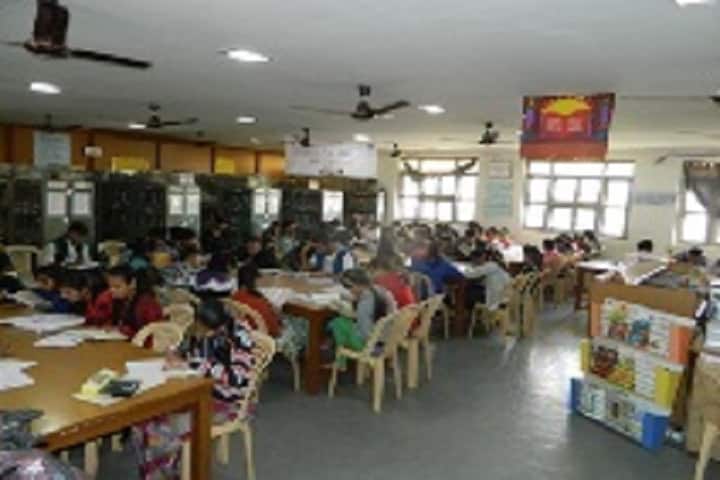 Ashvinbhai A Patel Commerce College campus in Gandhinagar, Gujarat, India — photo 4