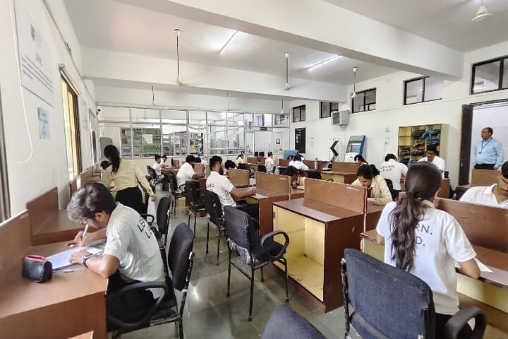 Datta Meghe College of Pharmacy campus in Wardha, Maharashtra, India — photo 3