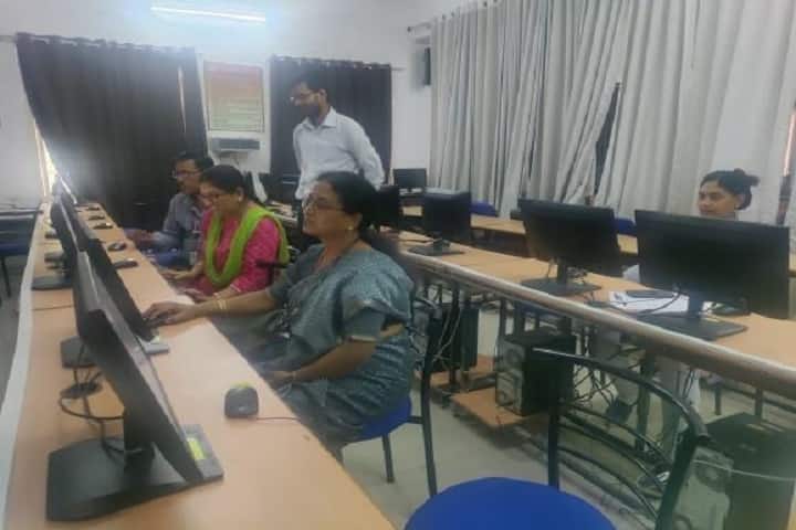 Government College campus in Indore, Madhya Pradesh, India — photo 3