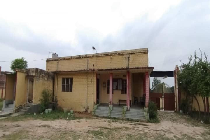 Maharani Gulab Kumari Mahila Mahavidyalaya campus in Varanasi, Uttar Pradesh, India — photo 3