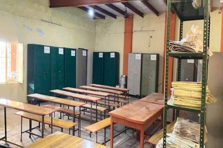 Maharani Gulab Kumari Mahila Mahavidyalaya campus in Varanasi, Uttar Pradesh, India — photo 5
