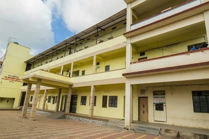 Hon Balasaheb Jadhav Arts Commerce and Science College campus in Junnar, Maharashtra, India — photo 2