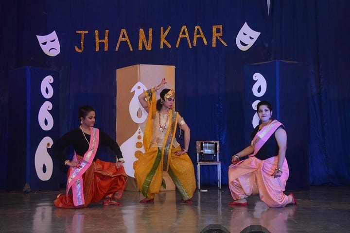 Vasanta College for Women campus in Varanasi, Uttar Pradesh, India — photo 2
