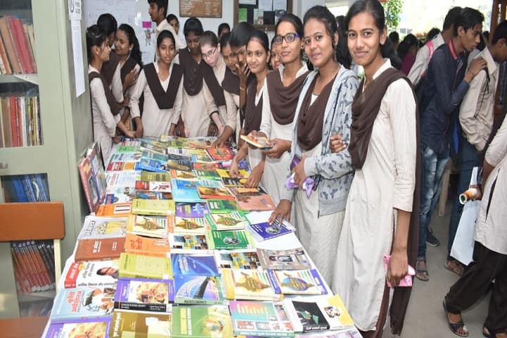 Shri Pandharinath Arts and Commerce College campus in Nagpur, Maharashtra, India — photo 4
