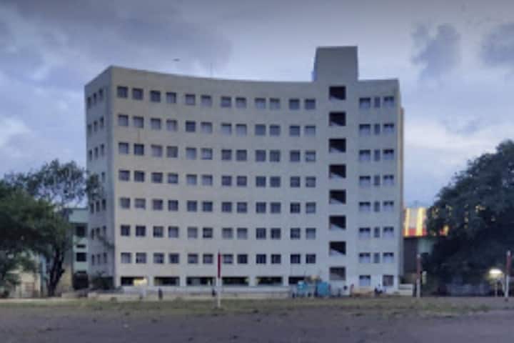 MES Night College of Arts and Commerce campus in Pune, Maharashtra, India — photo 1