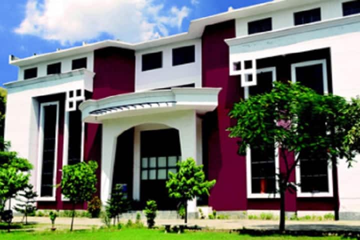 Lal Bahadur Shastri Girls College of Management campus in Lucknow, Uttar Pradesh, India — photo 1