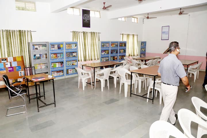 Modern College campus in Jhansi, Uttar Pradesh, India — photo 4