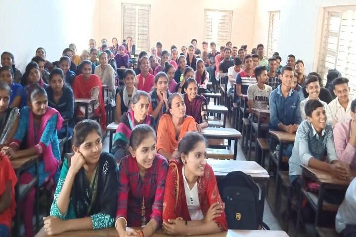 Shree Kodinar Arts and Commerce College campus in Kodinar, Gujarat, India — photo 1