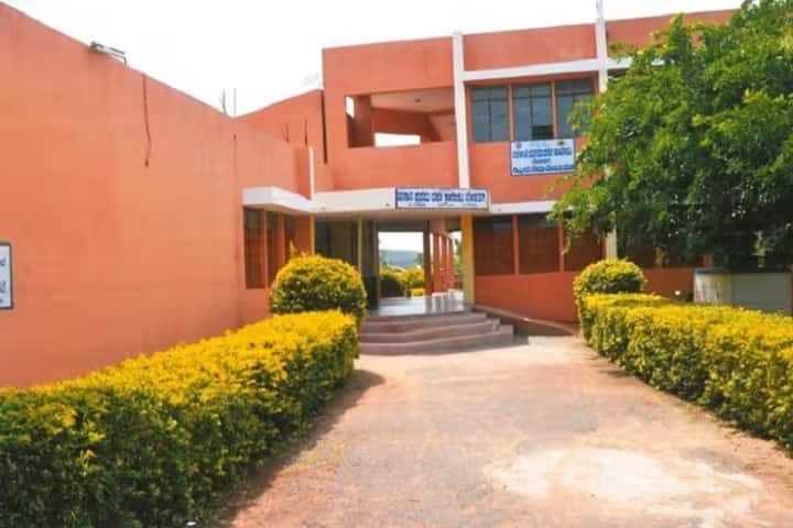 Government First Grade College campus in Belgaum, Karnataka, India — photo 1
