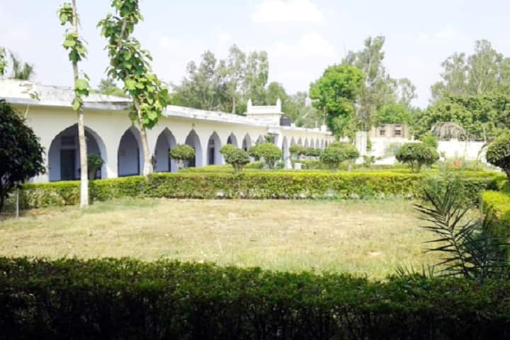 IBN-E-Sina Tibbiya College and Hospital campus in Azamgarh, Uttar Pradesh, India — photo 1