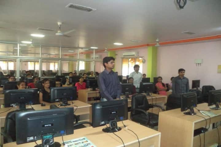 Shri Sant Gadge Baba College of Engineering and Technology campus in Bhusawal, Maharashtra, India — photo 4