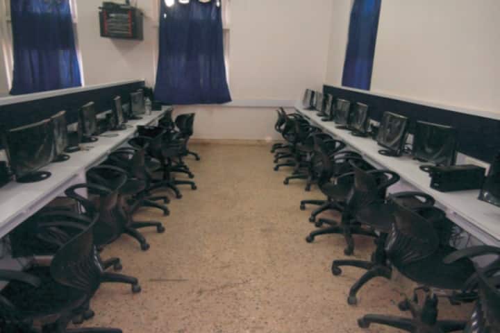 Maniben Nanavati Women's College campus in Mumbai, Maharashtra, India — photo 3